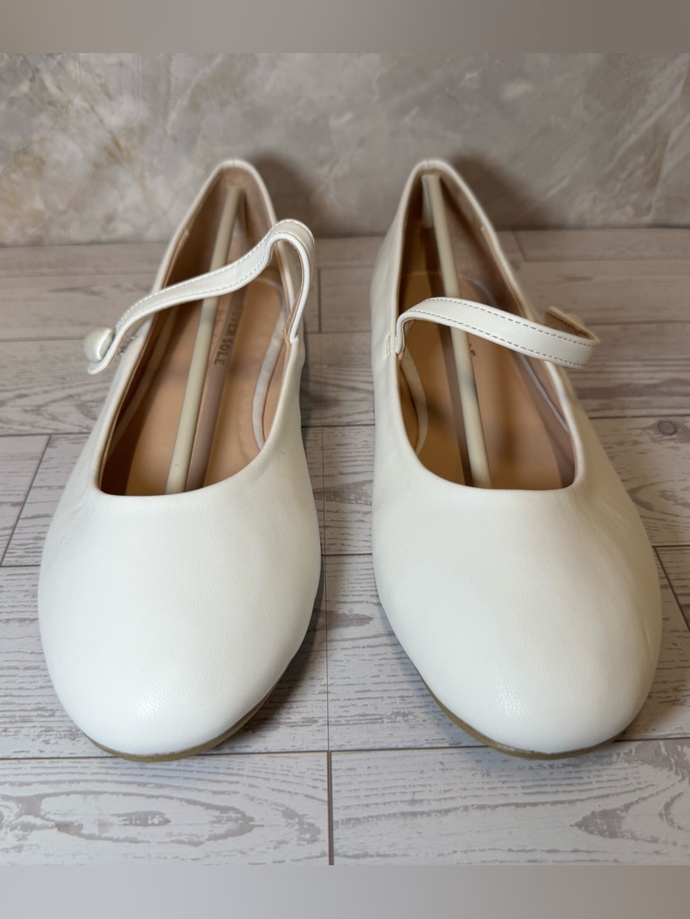Fever asole  Cream Mary Jane Flats with Strap sz 9